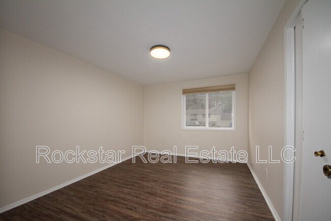 Building Photo - 12125 N Normandie St