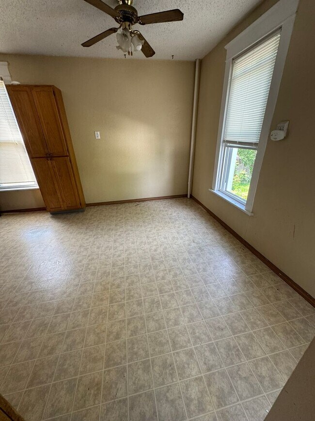 Building Photo - 416 Cascade St