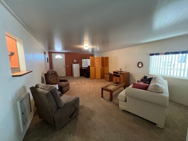 Building Photo - SHORT TERM FOOTHILLS RETREAT!