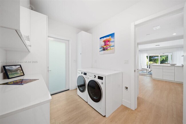 Building Photo - 440 W 62nd St