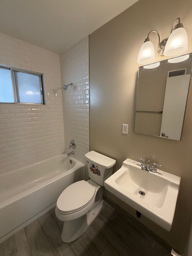 Building Photo - Single Story 4 bed, 2 bath home with RV Access