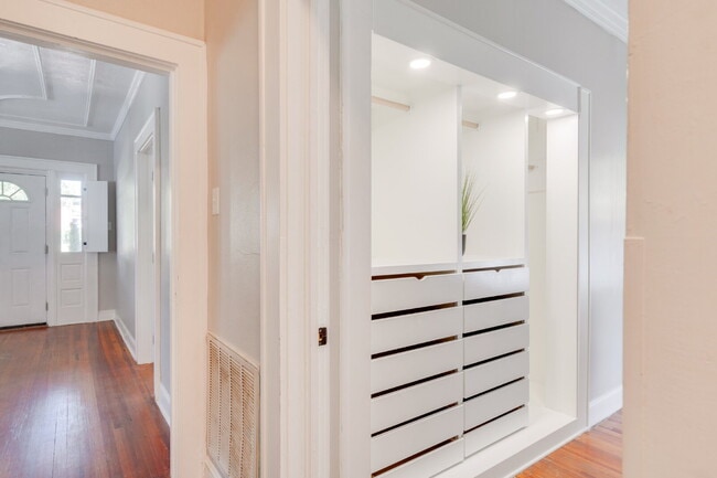 Building Photo - Three-Bed Home w/ Fenced in BackYard in the Heart of Durham