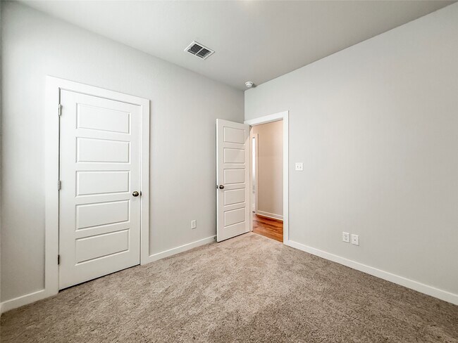 Building Photo - 2104 Lost Timbers Dr