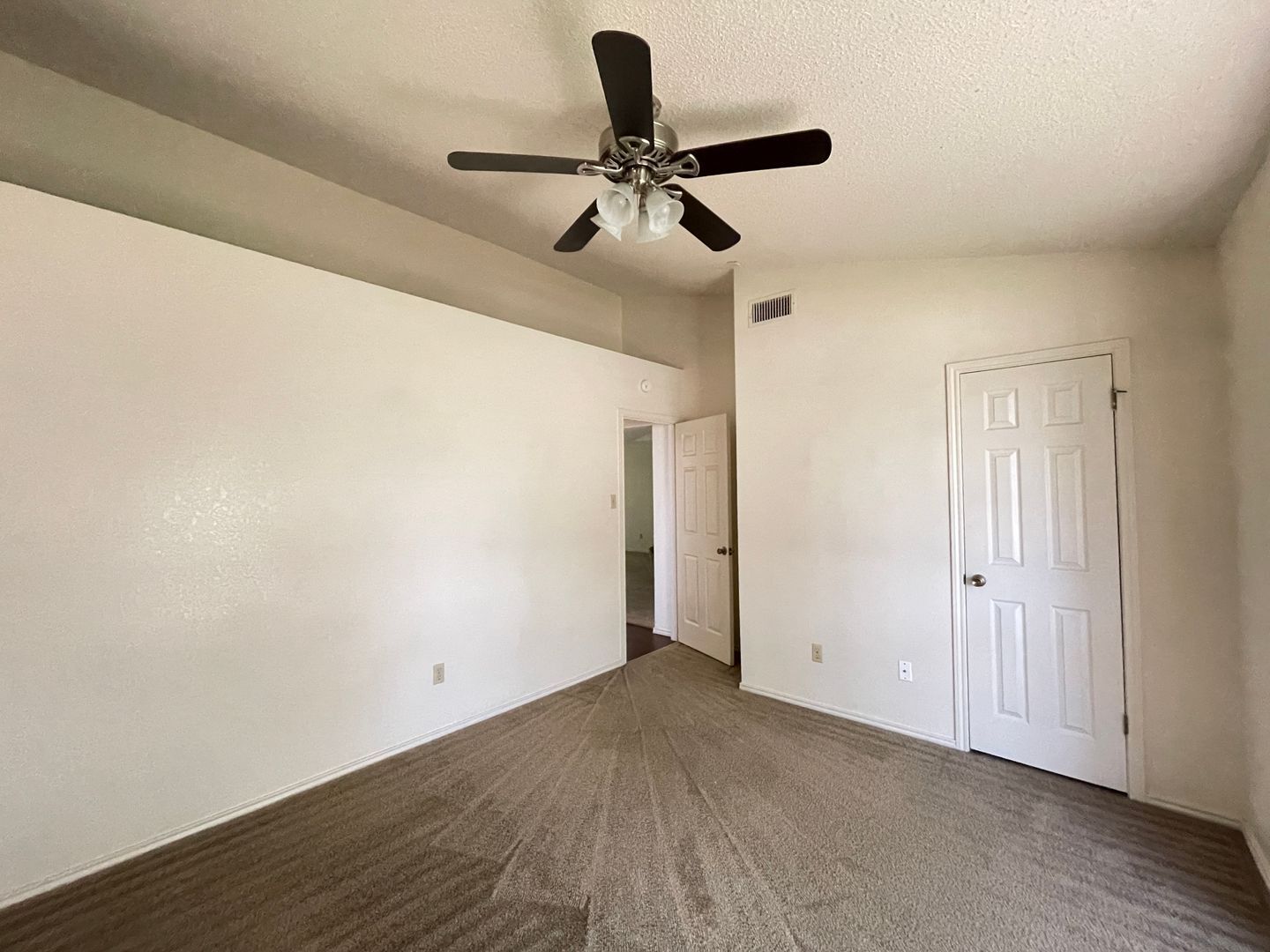 Building Photo - 4714 Mesa Dr