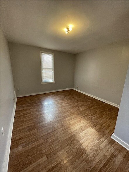 Building Photo - 456 Woodlane Ave