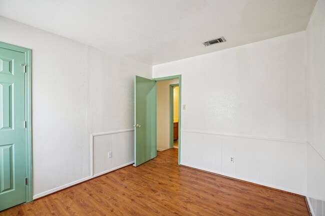 Building Photo - 8379 La Roche Ln