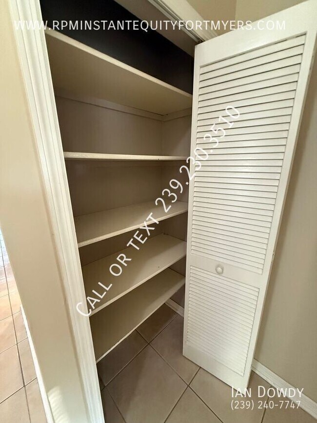 Building Photo - 3024 Santa Barbara Blvd