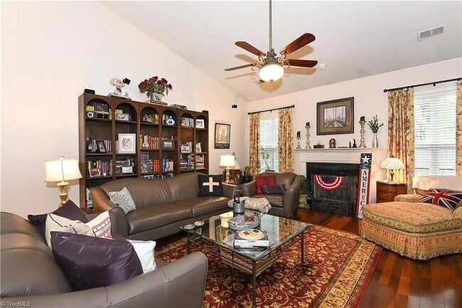 Building Photo - Lease OR Lease to Own