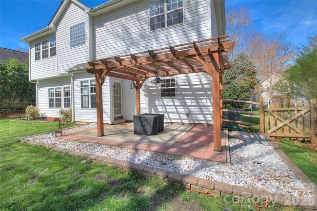 Building Photo - 8414 Bampton Dr