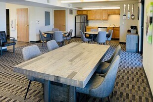 Building Photo - Pebble Creek Apartments