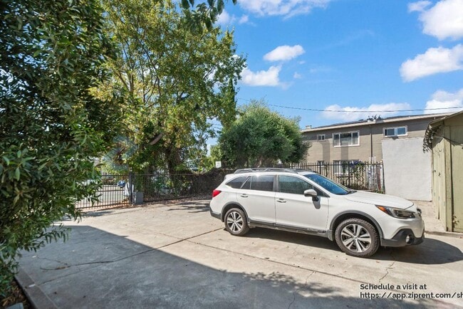 Building Photo - 908 40th St