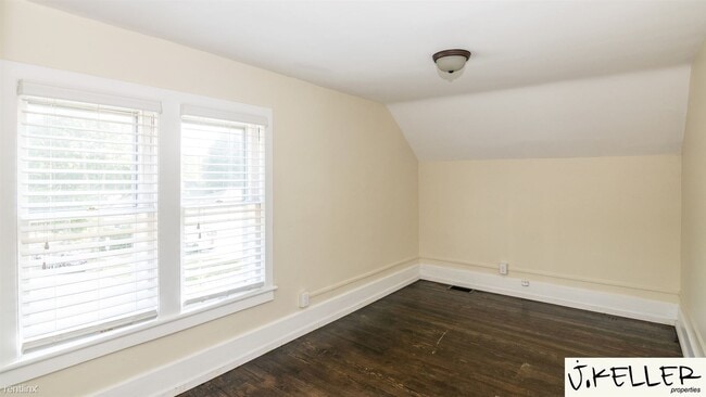 Building Photo - 4 br, 2 bath House - 221 W Mosley St