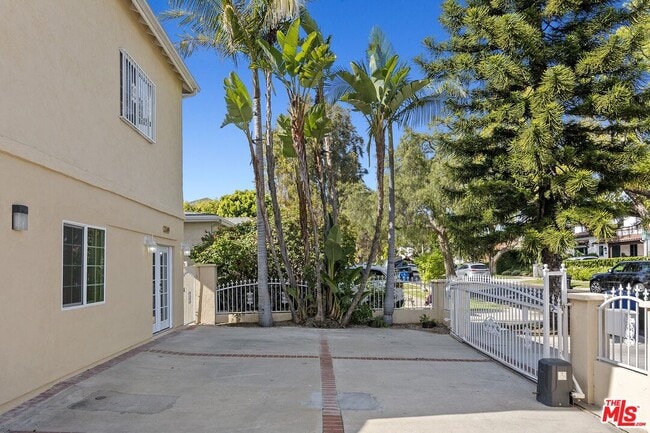 Building Photo - 2149 Glendon Ave
