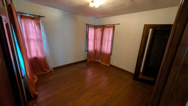 Building Photo - 504 E 64th St