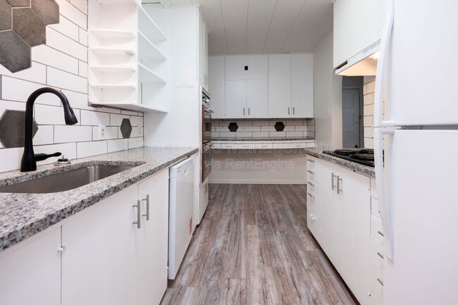 Building Photo - 619 N Glendale St