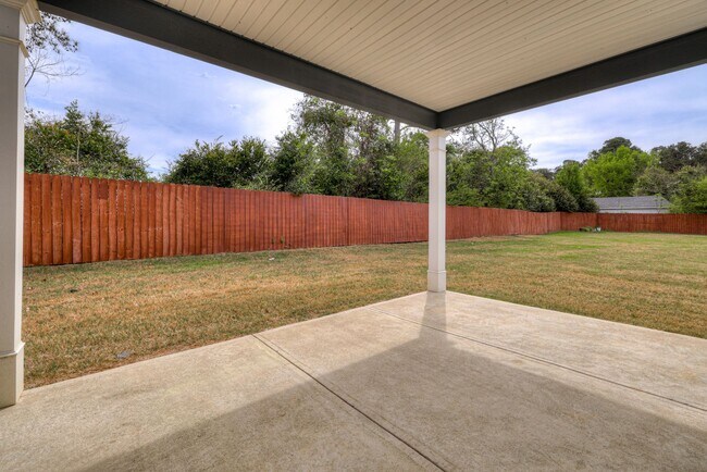 Building Photo - 410 Matthew Ln