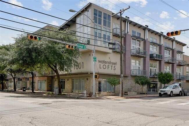 Building Photo - 1601 E Cesar Chavez St