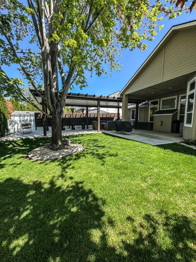 Building Photo - 5483 N Black Sand Ave