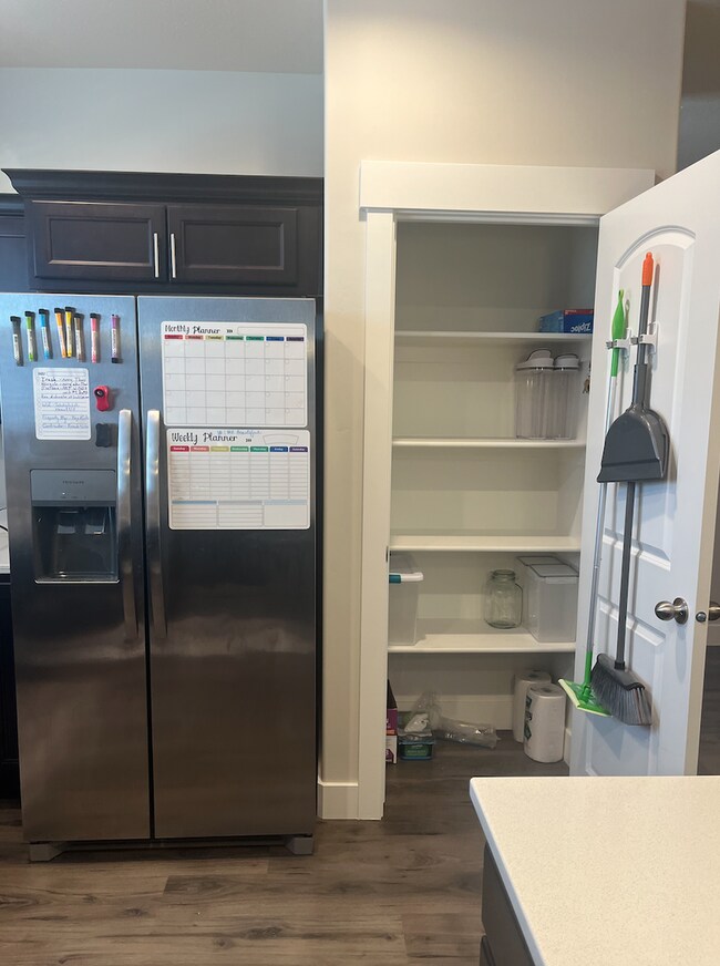 Building Photo - Three Bedroom Partially Furnished Townhome in Lehi