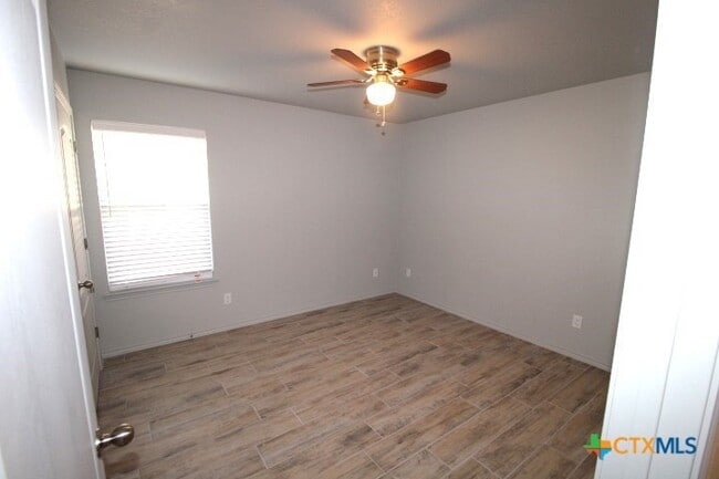 Building Photo - 131 Cameron Dr