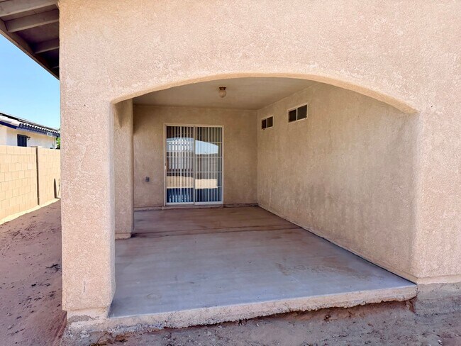 Building Photo - 2028 E Cristina Street