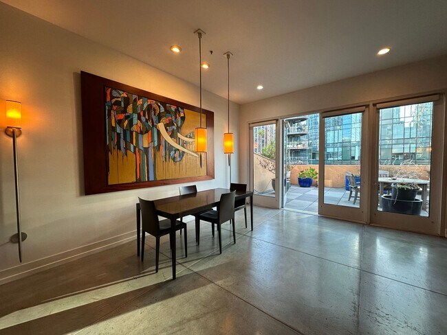 Building Photo - FURNISHED LUXURY TOP-FLOOR 2BR/2.5BA PENTH...