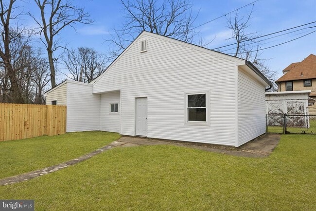 Building Photo - 7803 Monroe Ave