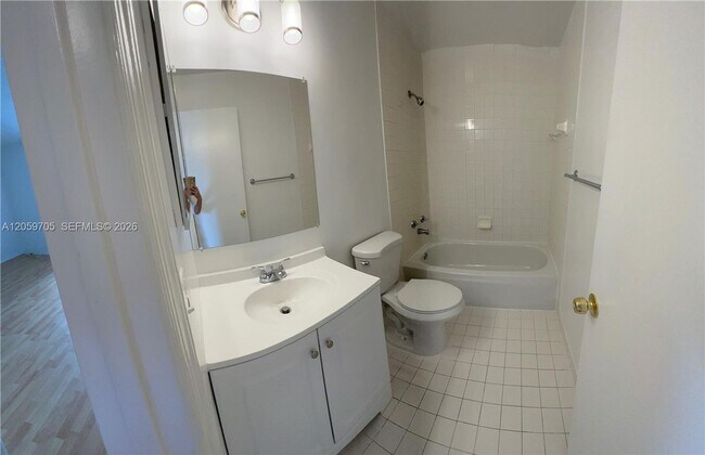 Building Photo - 6225 SW Kendale Lakes Cir