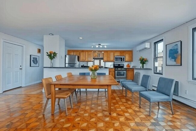 Building Photo - 8 Pebble St