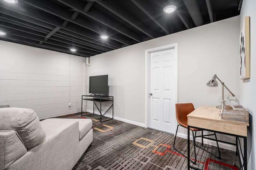 Building Photo - 8321 Lariat Ct