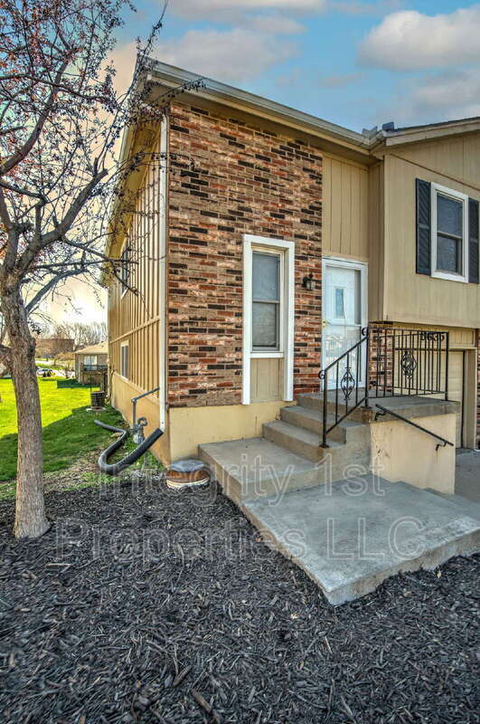 Building Photo - 8635 N Hull Ave