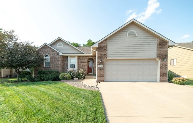 Building Photo - 5 Bedroom, 3 Bathroom house with completed...