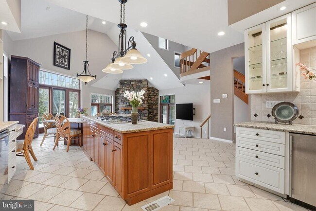 Building Photo - 244 Mathers Rd