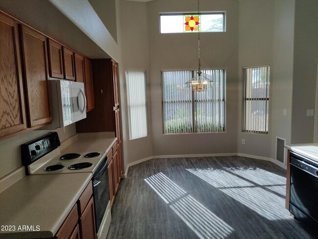 Building Photo - 12917 W Wilshire Dr