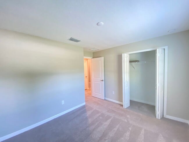 Building Photo - MOVE IN BY END OF MARCH AAND RECEIVE TWO WEEKS FREE!!  Hills Of Tuscany - Great Location, 3/2/2 *...