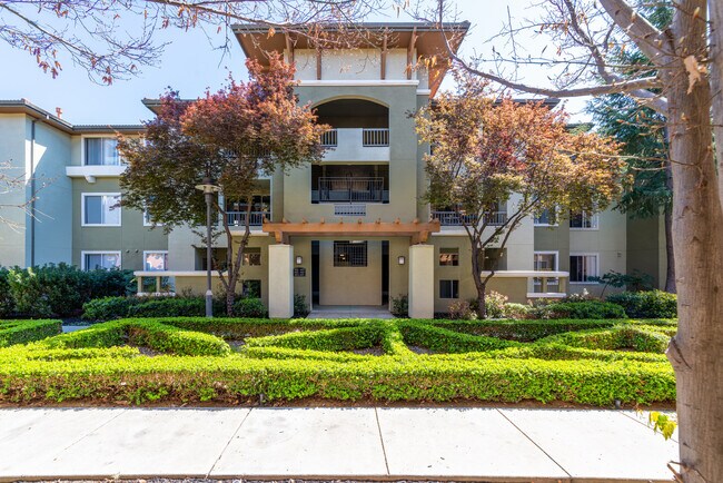 Building Photo - 1664 Hope Dr