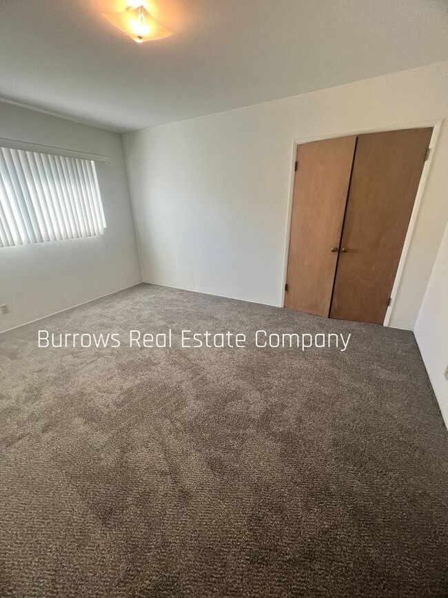 Building Photo - Midtown Ventura - 1 bedroom, 1 bathroom upstairs apartment