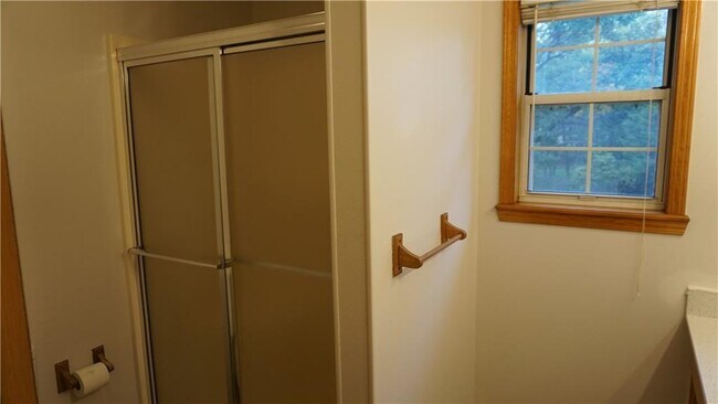 Building Photo - 107 N Elm Springs Rd