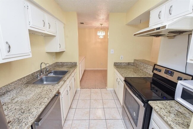 Building Photo - 10555 Turtlewood Ct