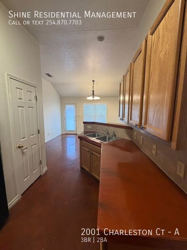 Building Photo - 2001 Charleston Ct