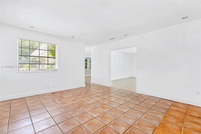 Building Photo - 13820 SW 82nd Ave