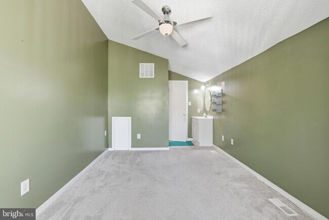 Building Photo - 1310 Roberts Way