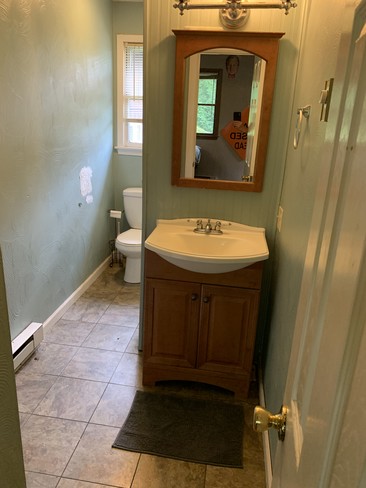 Bathroom 1 - 604 Cayton St