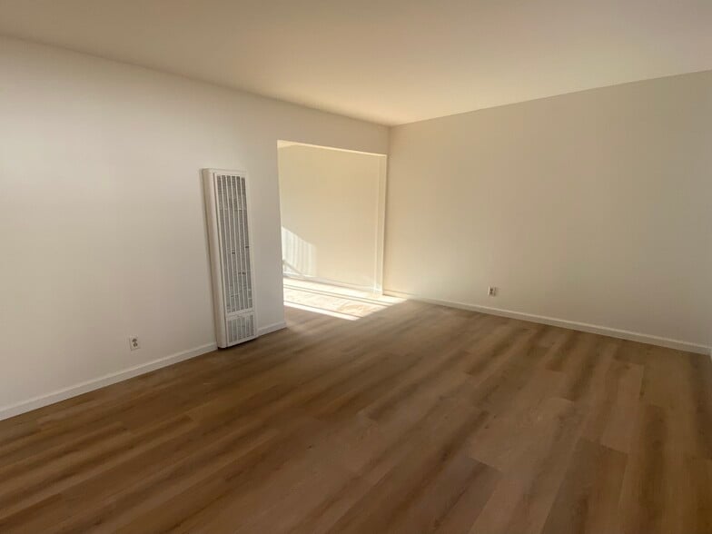 Building Photo - 210 Murlagan Ave
