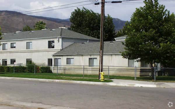 Building Photo - 4261 Cedar Dr