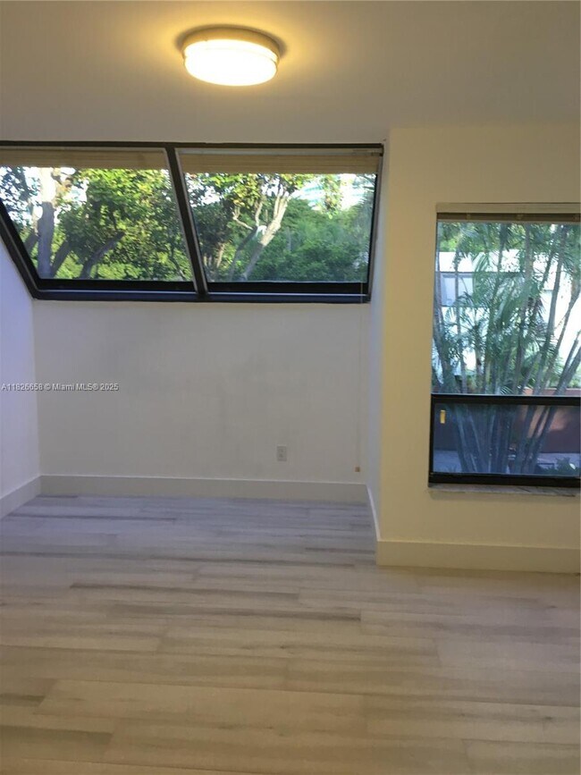 Building Photo - 2180 Brickell Ave