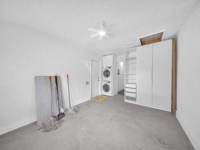 Building Photo - 1721 N 16th Ct