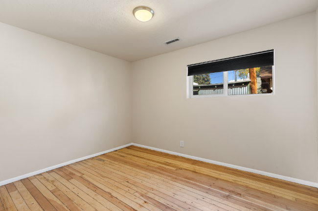 Building Photo - 215 N Sitgreaves St