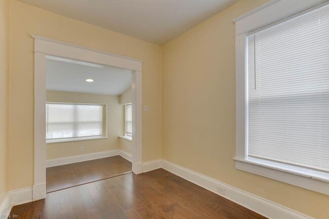 Building Photo - 615 W 34th St