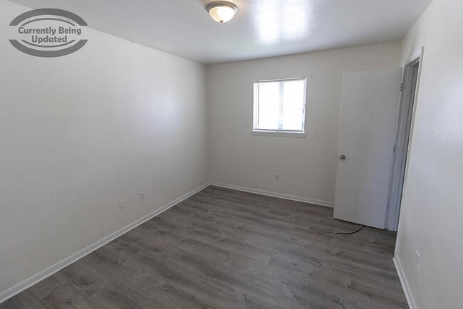 Building Photo - 701 W Cunningham Dr